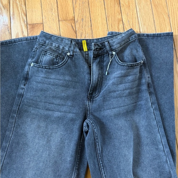 Jeans - Picture 1 of 3